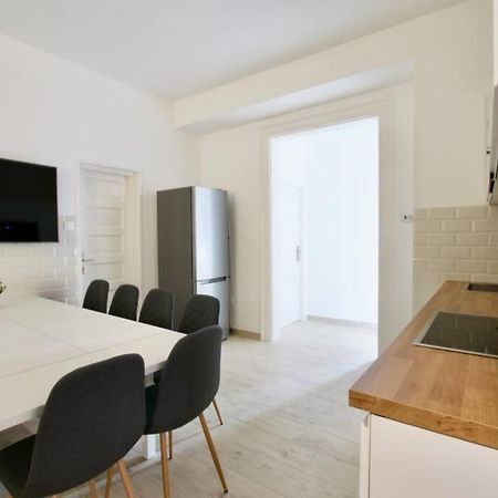 Premium Apartment By Hi5 - Astoria 4 Bedroom บูดาเปสต์ ภายนอก รูปภาพ