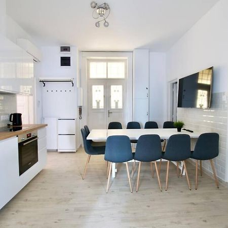 Premium Apartment By Hi5 - Astoria 4 Bedroom บูดาเปสต์ ภายนอก รูปภาพ
