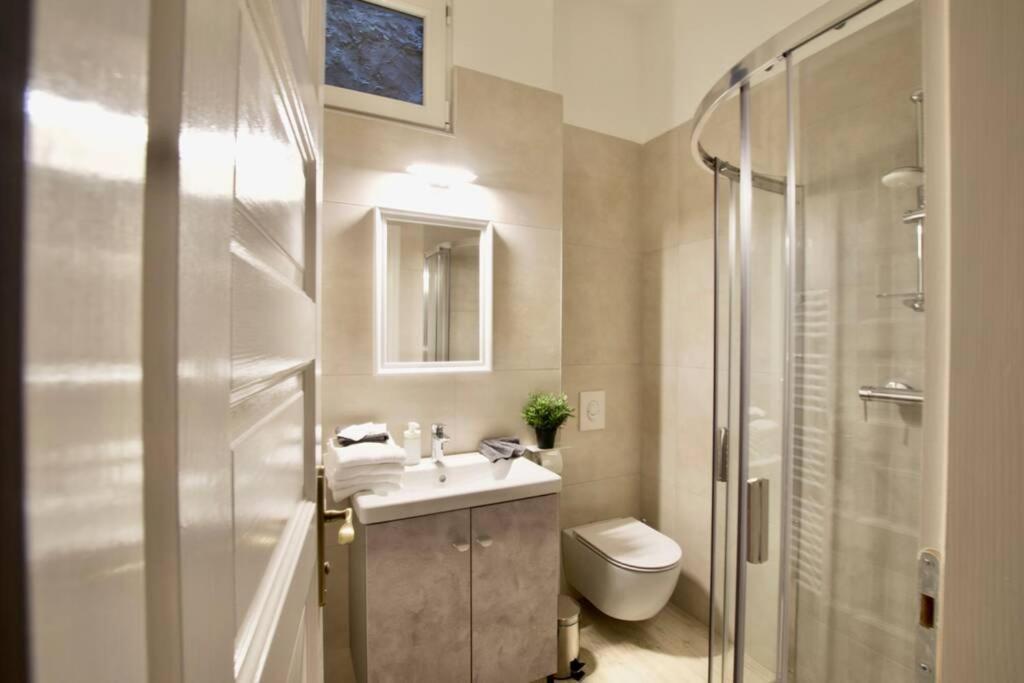 Premium Apartment By Hi5 - Astoria 4 Bedroom บูดาเปสต์ ภายนอก รูปภาพ