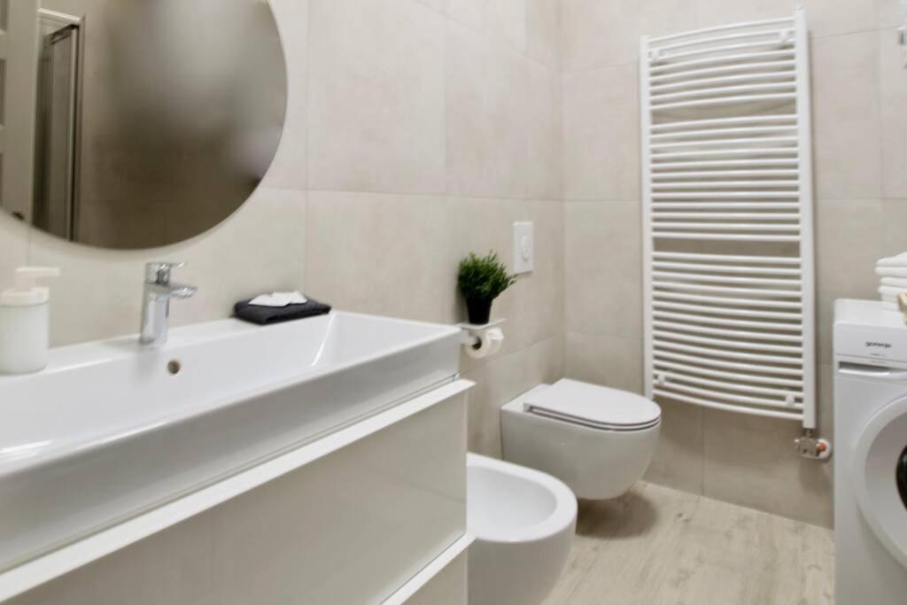 Premium Apartment By Hi5 - Astoria 4 Bedroom บูดาเปสต์ ภายนอก รูปภาพ