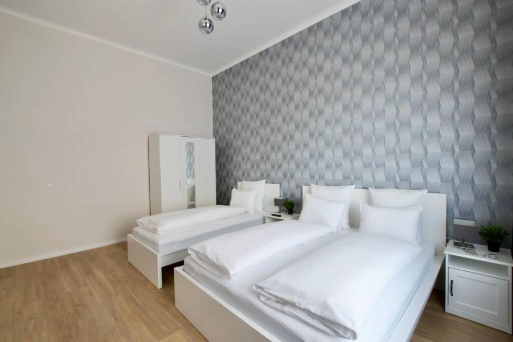 Premium Apartment By Hi5 - Astoria 4 Bedroom บูดาเปสต์ ภายนอก รูปภาพ