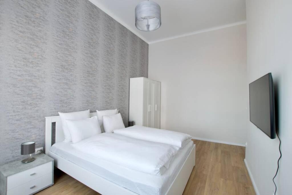 Premium Apartment By Hi5 - Astoria 4 Bedroom บูดาเปสต์ ภายนอก รูปภาพ
