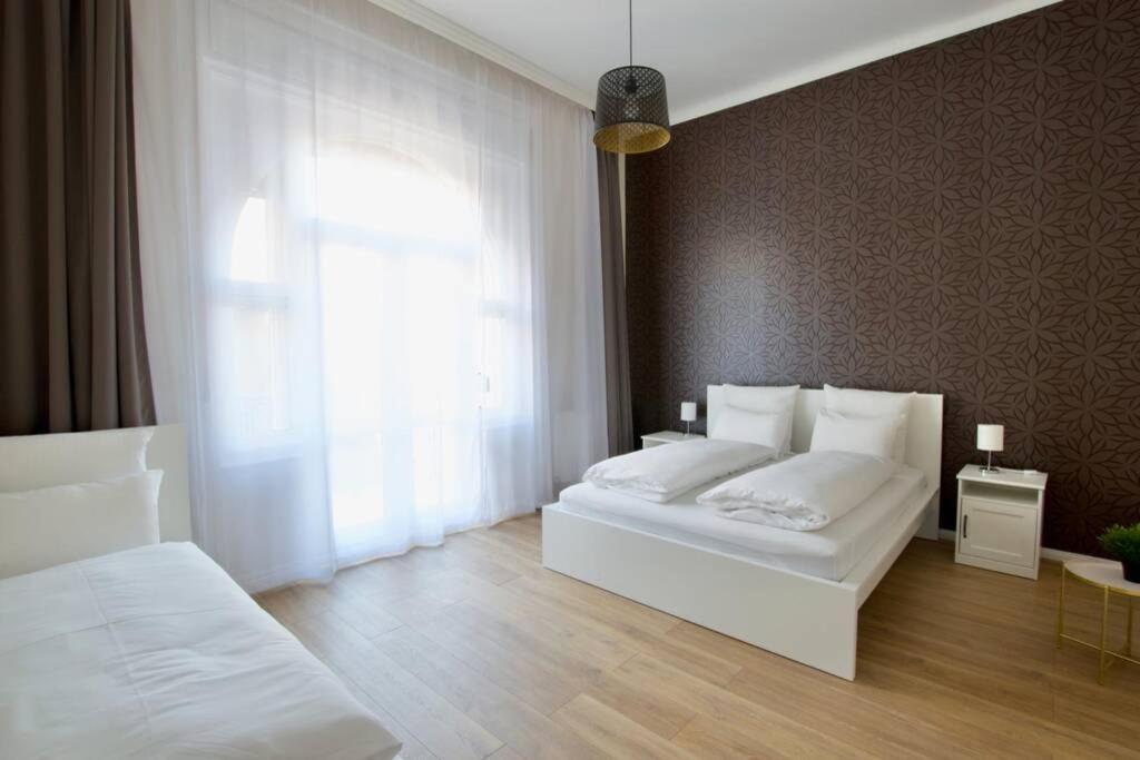 Premium Apartment By Hi5 - Astoria 4 Bedroom บูดาเปสต์ ภายนอก รูปภาพ