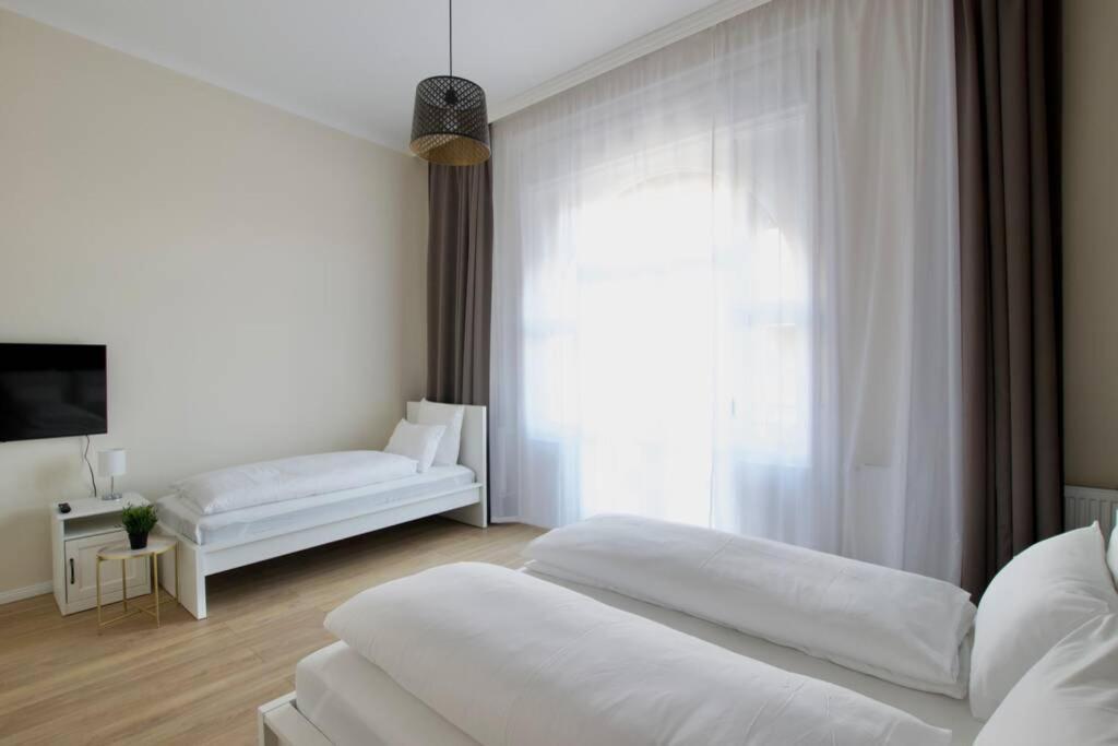 Premium Apartment By Hi5 - Astoria 4 Bedroom บูดาเปสต์ ภายนอก รูปภาพ