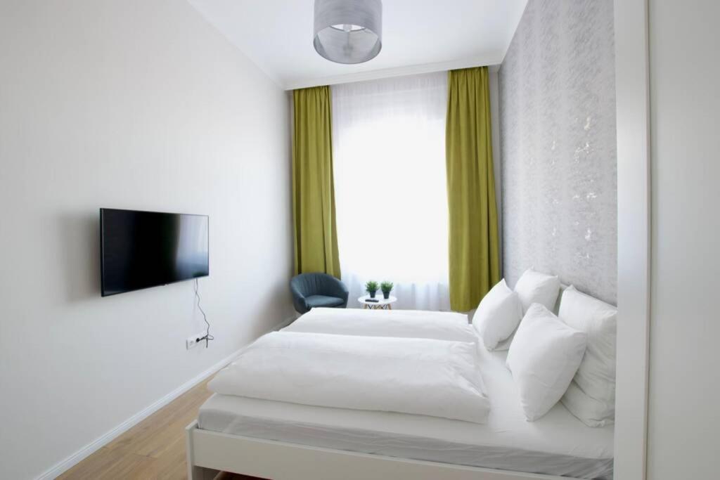 Premium Apartment By Hi5 - Astoria 4 Bedroom บูดาเปสต์ ภายนอก รูปภาพ